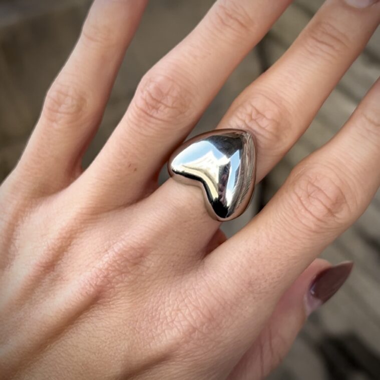 γυναικειο δαχτυλιδι μεγαλο με καρδια απο ατσαλι
